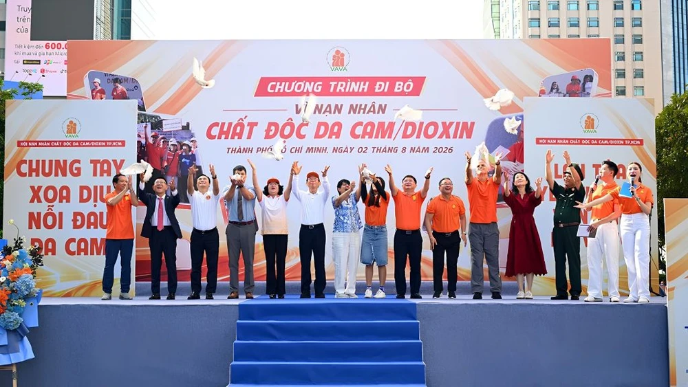 ngay-vi-nan-nhan-chat-doc-mau-da-cam-4