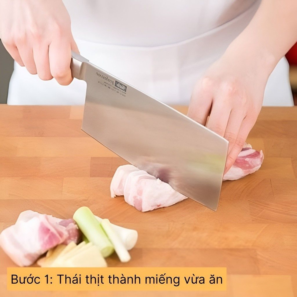 thái thịt thành miếng vừa ăn