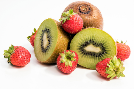 Mách bạn 3 cách cắt kiwi đẹp mắt