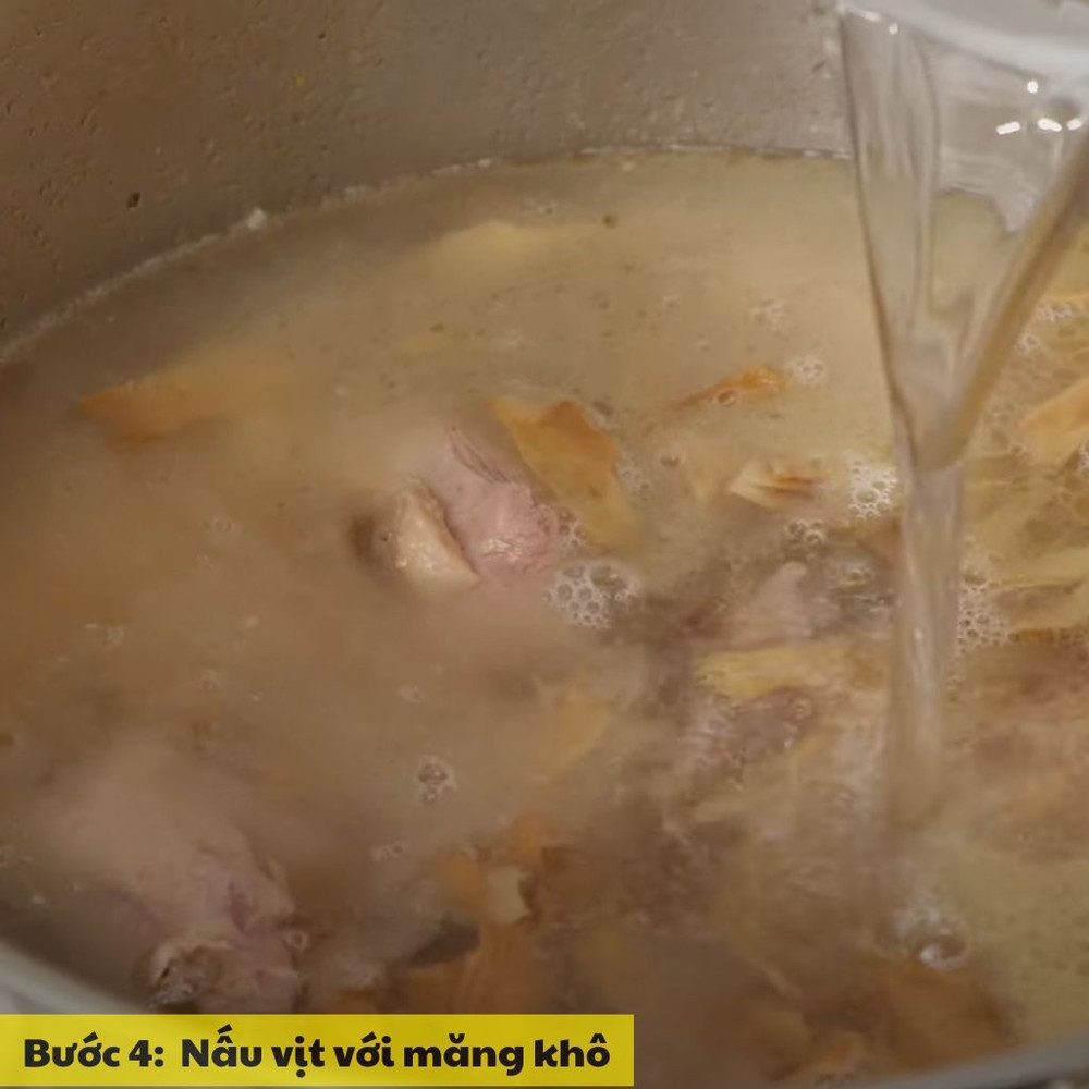 nấu vịt với măng khô