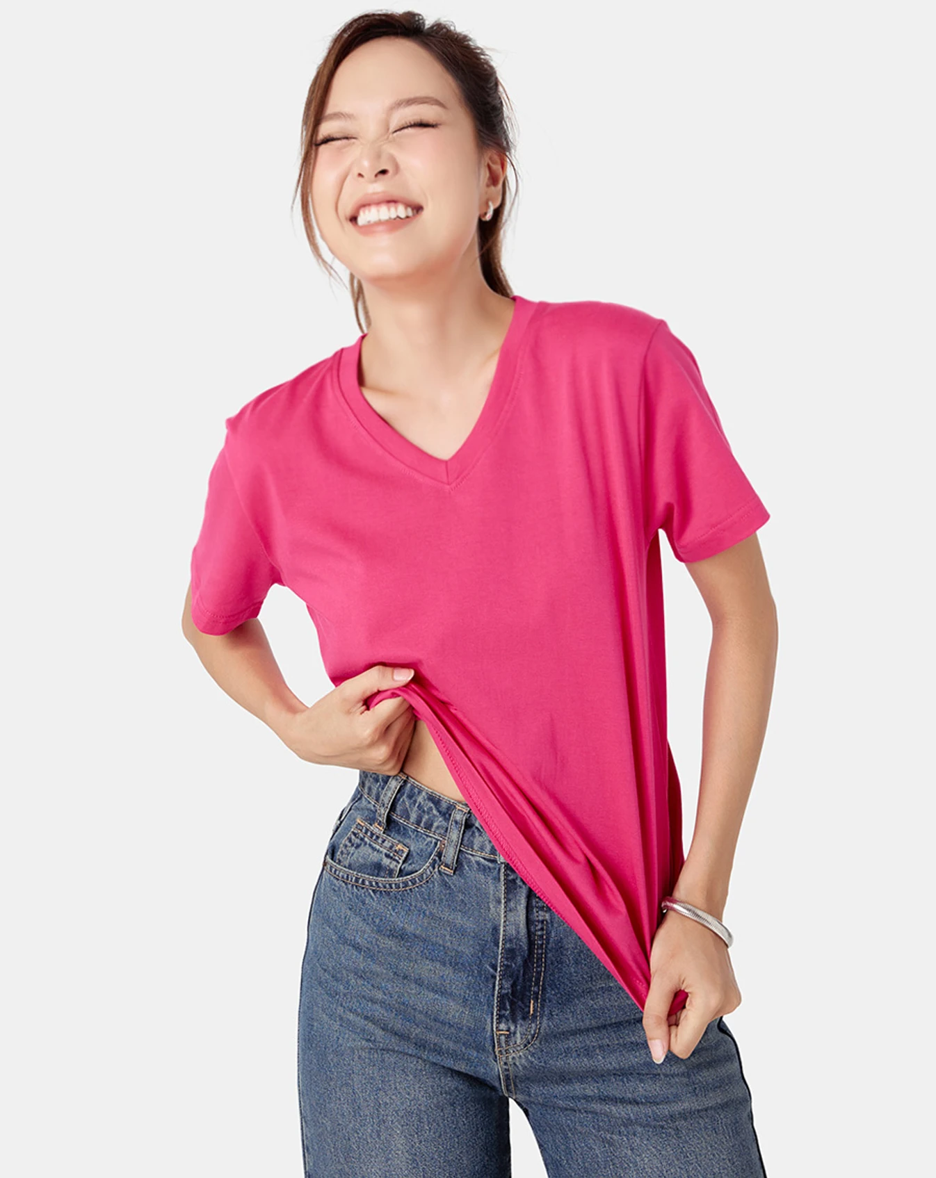 Áo thun trơn màu cổ tim form fit - Image 1