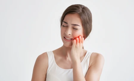 Răng hàm bị rỗng và đau nhức là bị làm sao?