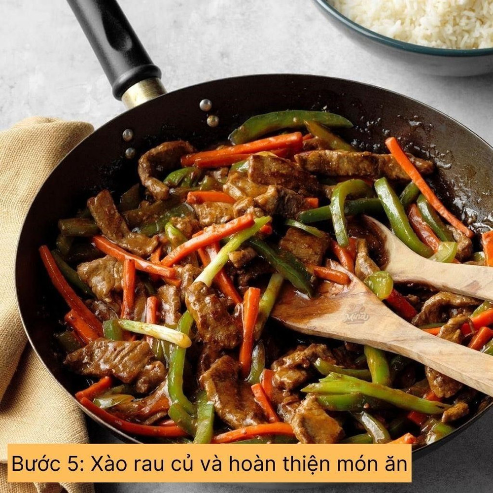 xào rau củ và hoàn thiện món ăn