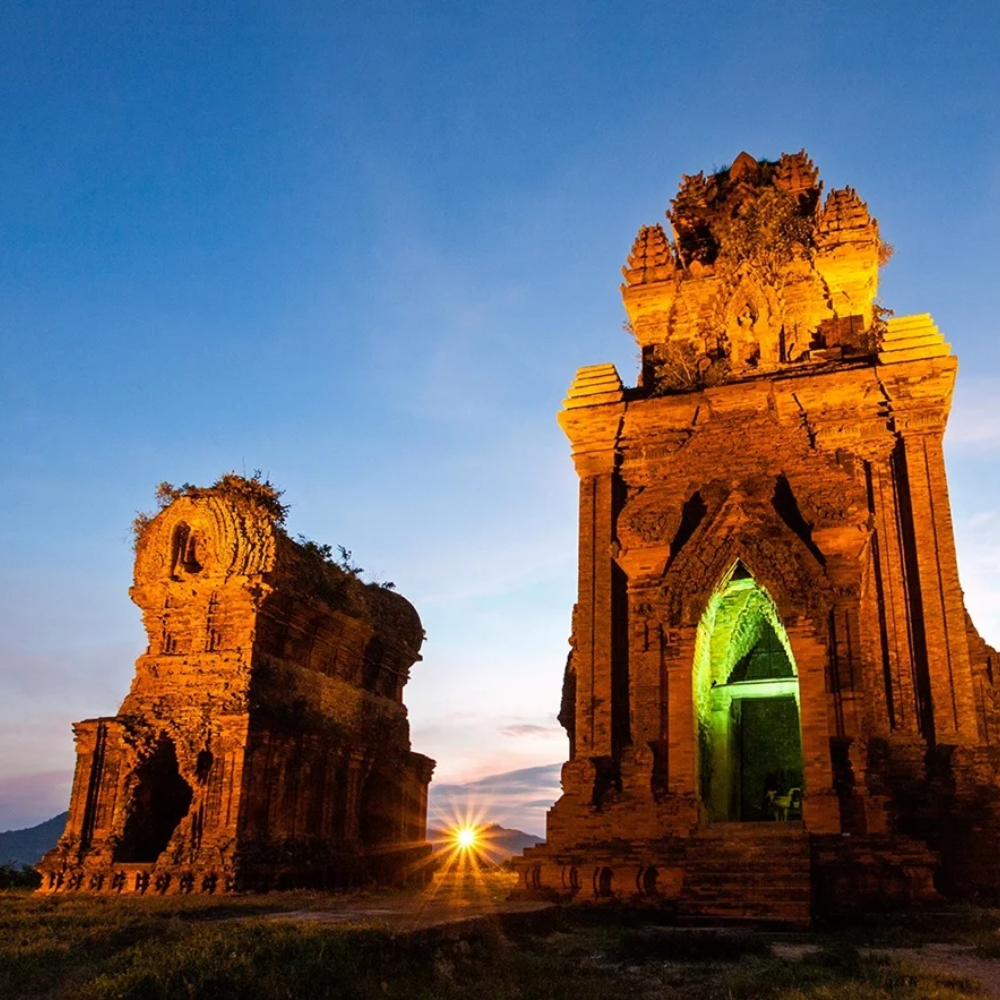 Quần thể Tháp Bánh Ít