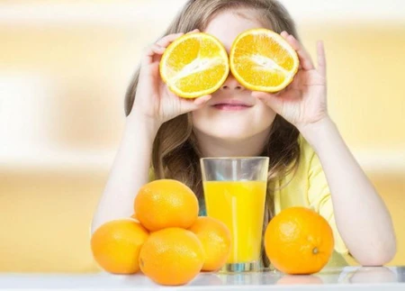 Ảnh hưởng của việc tiêu thụ quá nhiều vitamin C cần thiết đến sức khỏe