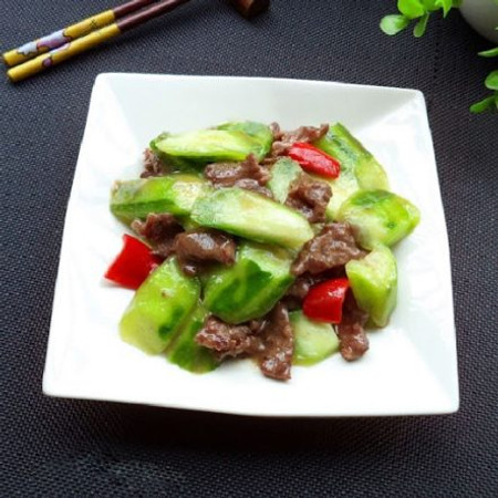 Nhâm nhi món thịt bò xào mướp mềm ngọt