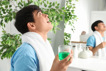 Bí quyết sức khỏe răng miệng với nước muối tự pha