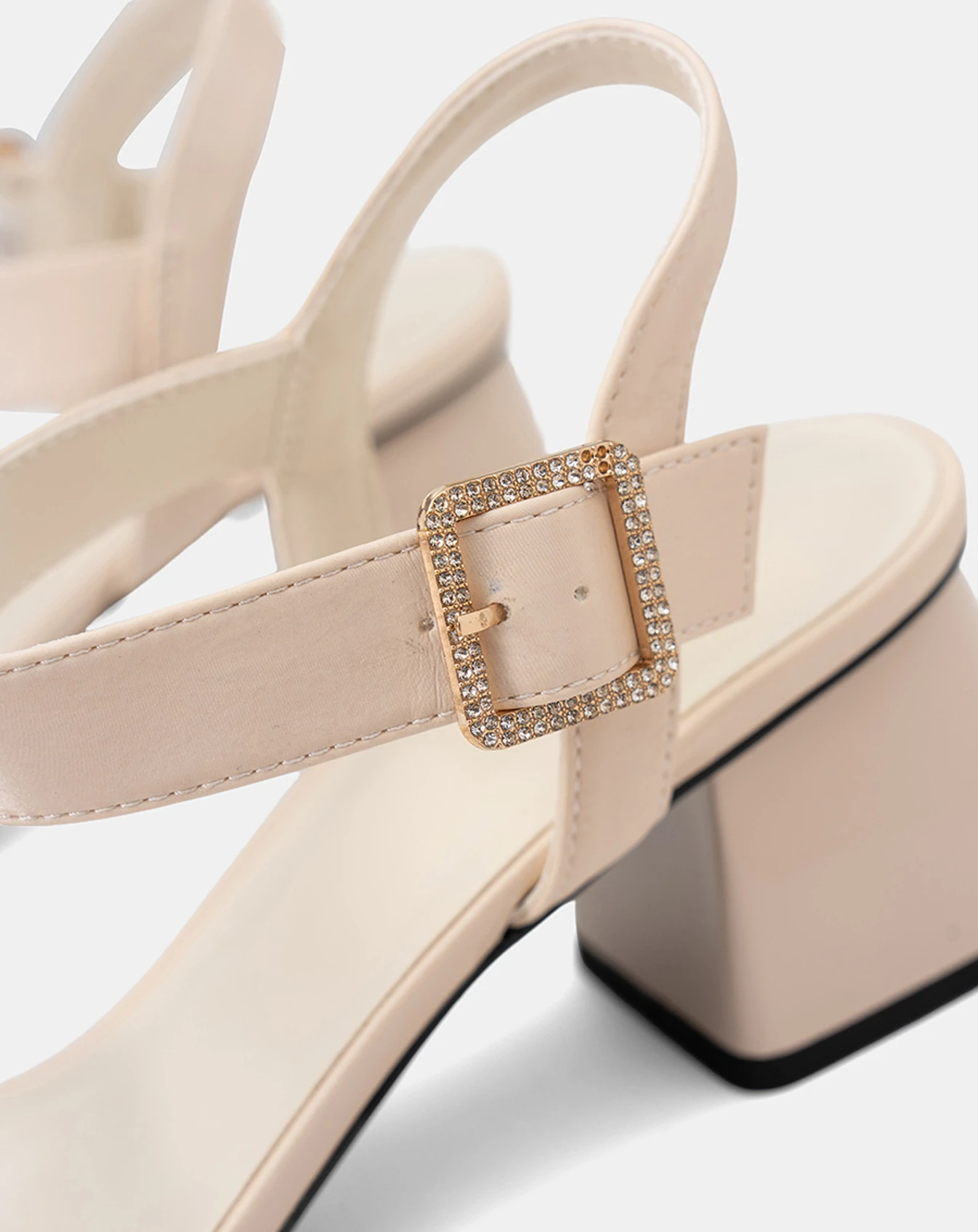 Giày Sandal Gót Hình Thang Phối Khóa Hạt - Image 2