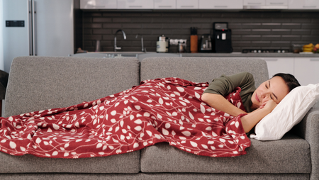 Vì sao bạn hay bị đau đầu sau giấc ngủ trưa?