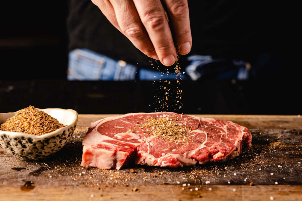 bã cà phê để ướp thịt bò giúp làm mềm và tăng hương vị thịt, đồng thời có tác dụng chống oxy hóa