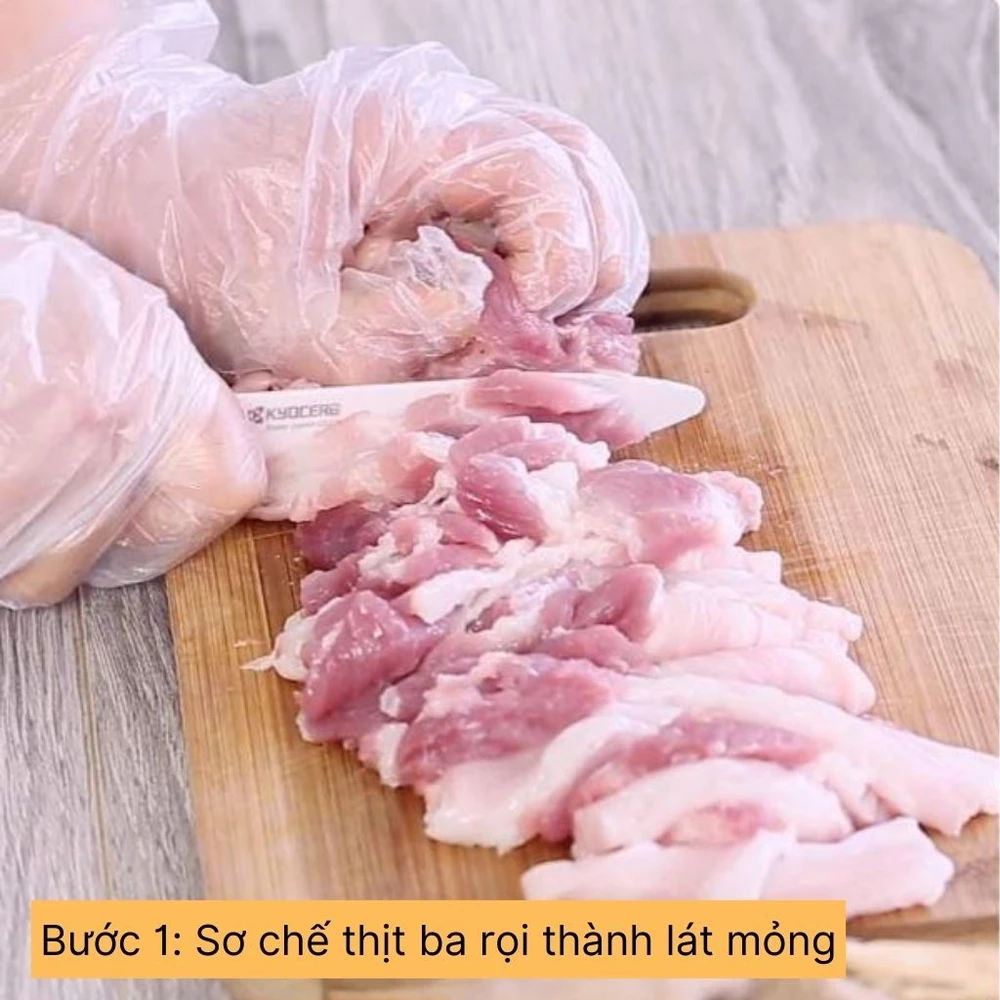 sơ chế thịt ba rọi thành lát mỏng