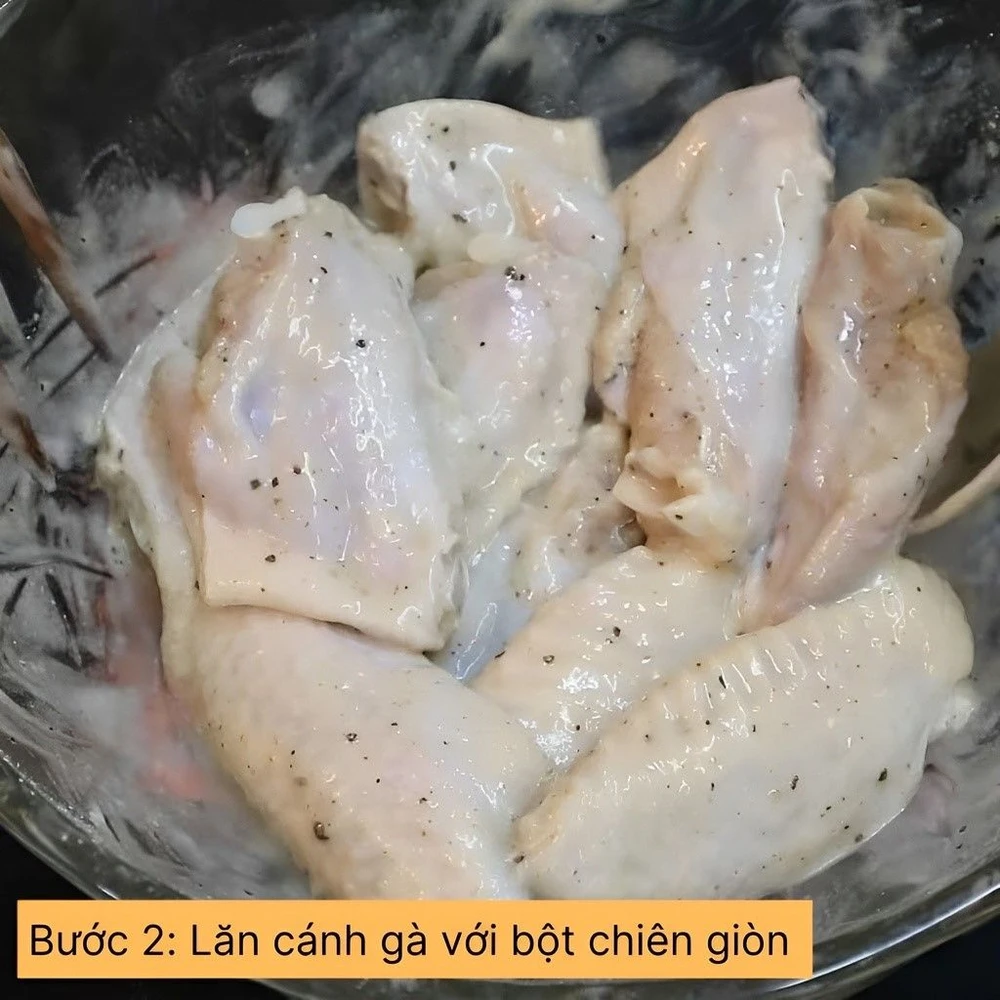 lăn cánh gà với bột chiên giòn