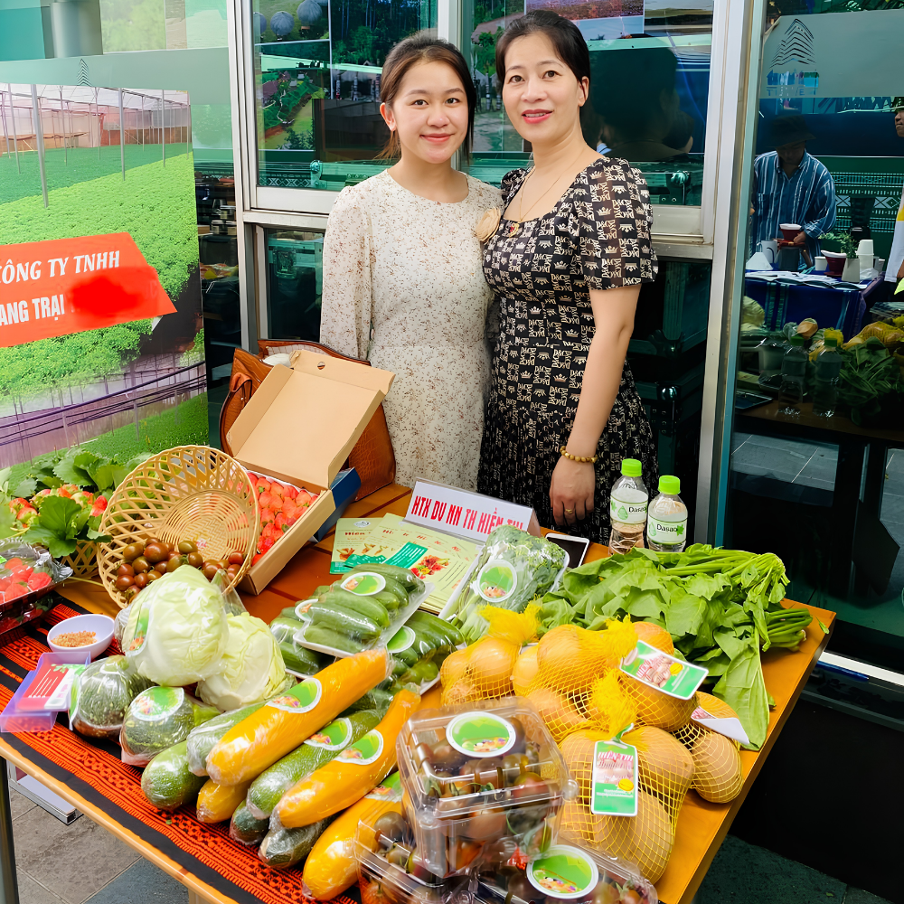 Hợp tác xã Hiền Thi tham gia hội nghị xúc tiến thương mại sản phẩm Nông Nghiệp của Huyện Lạc Dương cùng Báo Tuổi Trẻ phối hợp tổ chức.