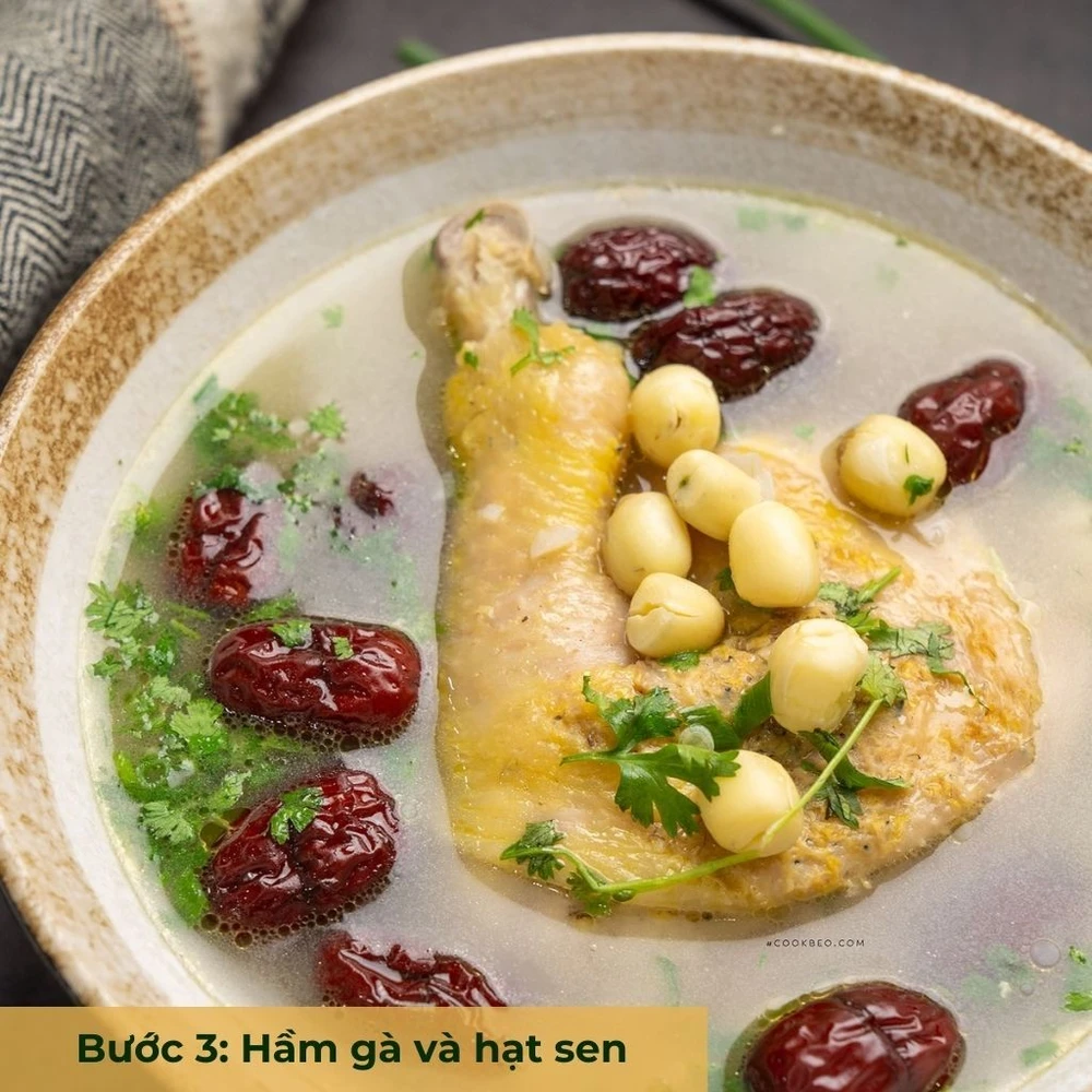bước 3 hầm gà với hạt sen