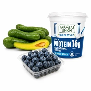 Combo healthy: sữa chua hy lạp + bơ + blueberry