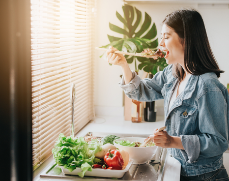 Gợi ý các cách hạn chế ăn vặt khi làm việc tại nhà