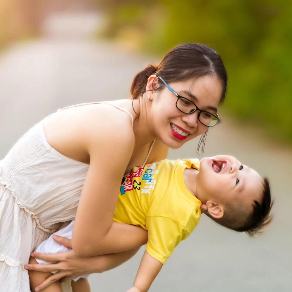 Con là ưu tiên nhưng không phải rào cản khi mẹ đơn thân yêu lại. (Ảnh được tạo bởi AI)