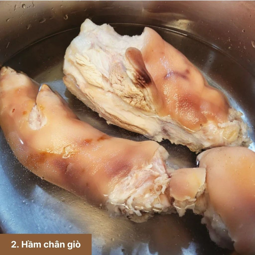 Chân giò hầm hạt sen