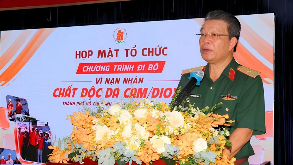 ngay-vi-nan-nhan-chat-doc-mau-da-cam-6