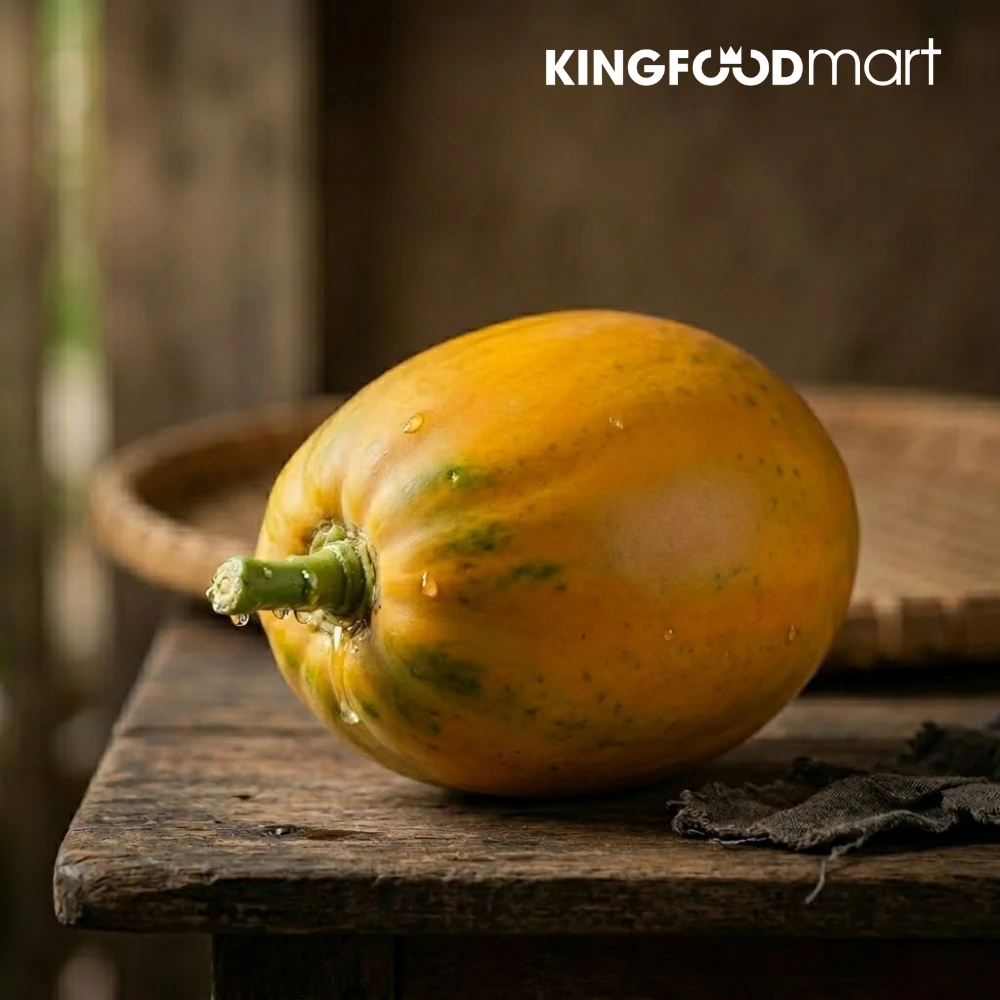 Chọn đu đủ ruột vàng Long An chín vàng đẹp, cuống còn nhựa tươi. 