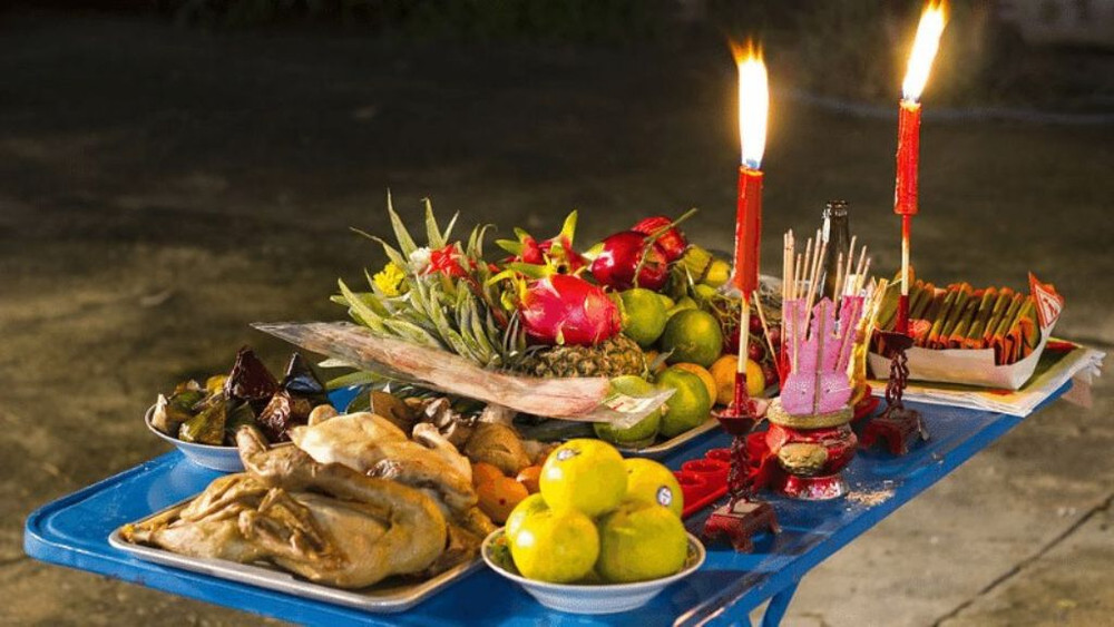 Cúng giao thừa trong nhà hay ngoài trời